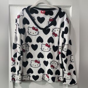 🌷Hello Kitty PJ top by Sanrio White Fuzzy Top with Black Heart 🌷size:XL